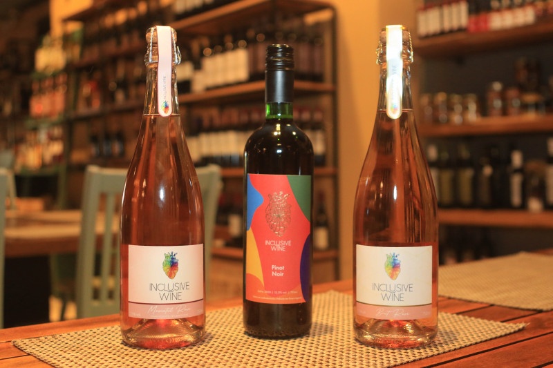 A garrafa de vinho foi lan&ccedil;ada com um r&oacute;tulo inclusivo  Foto: LUIZA PRADO/JC