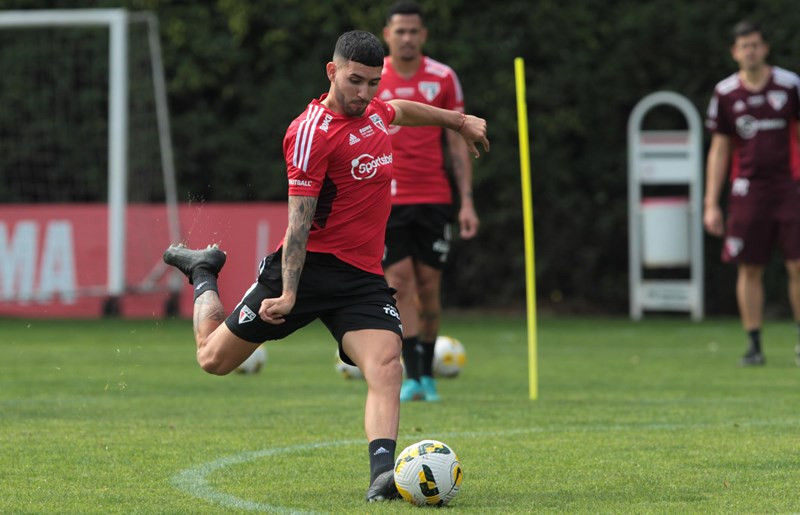 Bustos chegou a negociar com o Inter, mas acabou no Tricolor paulista