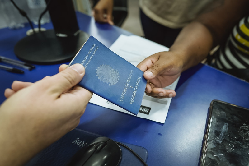 Desemprego cai de 8% para 7,7% no País no terceiro trimestre do ano