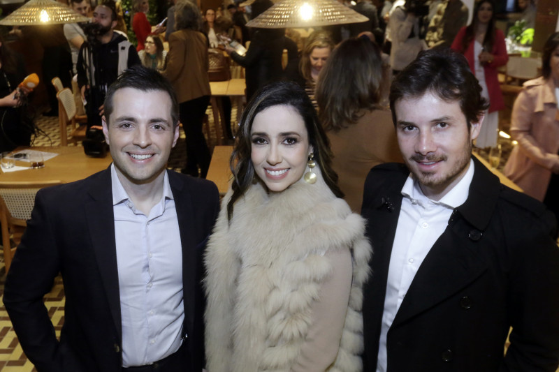 Lucas Volpatto, Karina Capaverde e André Secchin, equipe da direção, coordenação e restauro da CASACOR 2022