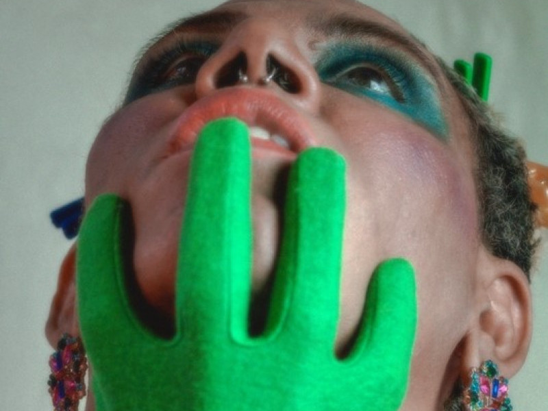 Multiartista propõe reflexões a respeito dos corpos de pessoas trans e negras