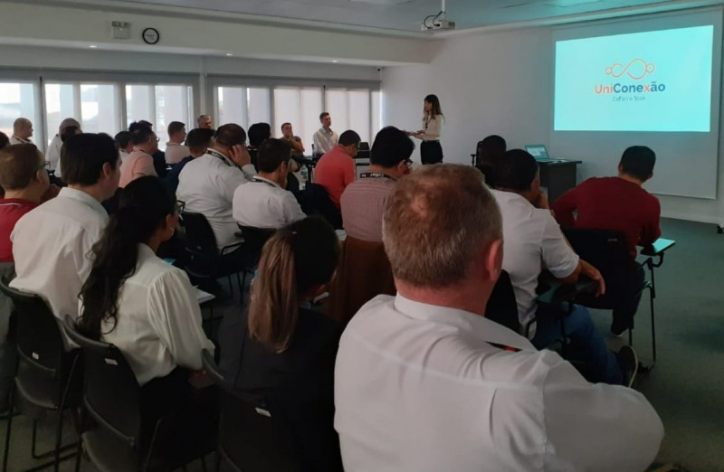 {'nm_midia_inter_thumb1':'https://www.jornaldocomercio.com/_midias/jpg/2022/08/09/206x137/1_divulgacao_uniconexao_02-9717458.jpeg', 'id_midia_tipo':'2', 'id_tetag_galer':'', 'id_midia':'62f30eff16ed7', 'cd_midia':9717458, 'ds_midia_link': 'https://www.jornaldocomercio.com/_midias/jpg/2022/08/09/divulgacao_uniconexao_02-9717458.jpeg', 'ds_midia': 'Minuto Varejo - Comercial Zaffari - universidade corporativa -  forma&ccedil;&atilde;o - cursos - empregados -  Uniconex&atilde;o - Passo Fundo ', 'ds_midia_credi': 'COMERCIAL ZAFFARI/DIVULGA&Ccedil;&Atilde;O/JC', 'ds_midia_titlo': 'Minuto Varejo - Comercial Zaffari - universidade corporativa -  forma&ccedil;&atilde;o - cursos - empregados -  Uniconex&atilde;o - Passo Fundo ', 'cd_tetag': '1', 'cd_midia_w': '800', 'cd_midia_h': '522', 'align': 'Left'}