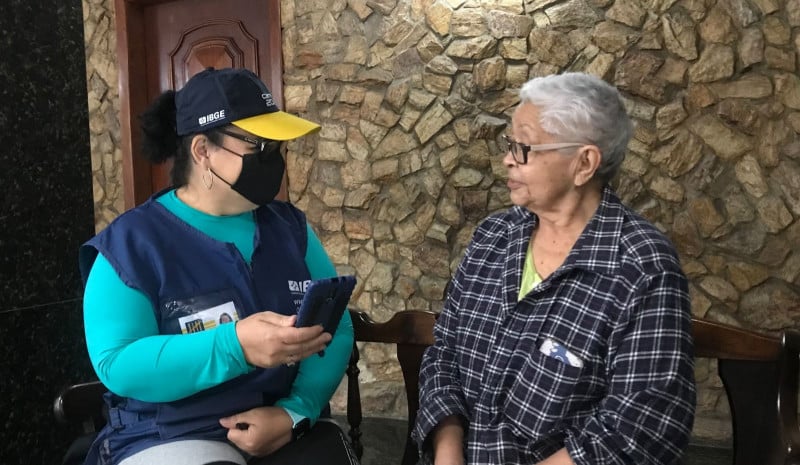 {'nm_midia_inter_thumb1':'https://www.jornaldocomercio.com/_midias/jpg/2022/08/11/206x137/1_ibge3-9720171.jpg', 'id_midia_tipo':'2', 'id_tetag_galer':'', 'id_midia':'62f53395af6fc', 'cd_midia':9720171, 'ds_midia_link': 'https://www.jornaldocomercio.com/_midias/jpg/2022/08/11/ibge3-9720171.jpg', 'ds_midia': 'Trabalho dos recenseadores do IBGE pelas ruas de Porto Alegre', 'ds_midia_credi': 'Estfany/Especial/JC', 'ds_midia_titlo': 'Trabalho dos recenseadores do IBGE pelas ruas de Porto Alegre', 'cd_tetag': '1', 'cd_midia_w': '800', 'cd_midia_h': '465', 'align': 'Left'}