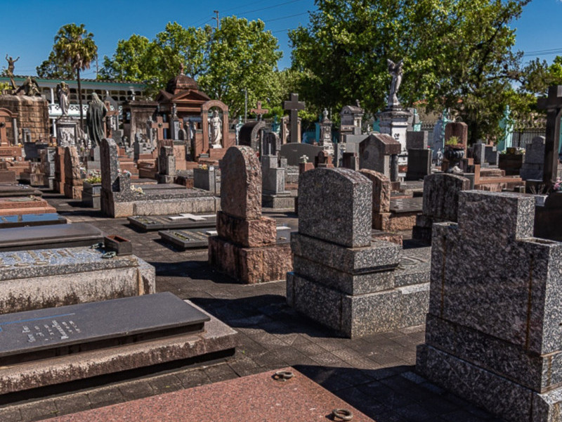 Passeio por cemitério promove resgate a memória de patrimônio de Porto Alegre