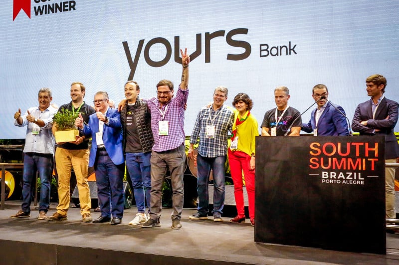 Líderes da YoursBank e do South Summit, na final da competição de startups