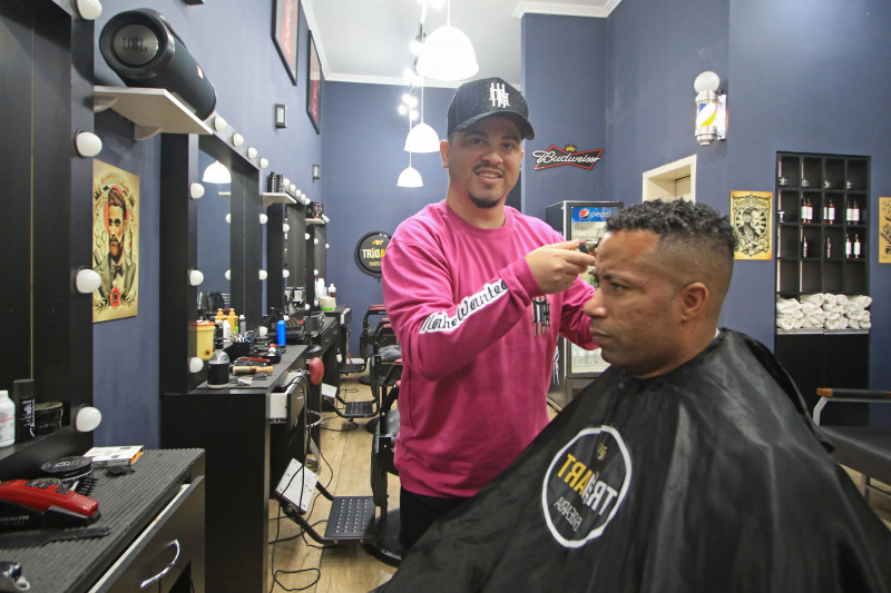 Carlos Souza &eacute; um dos s&oacute;cios do espa&ccedil;o Foto: LUIZA PRADO/JC