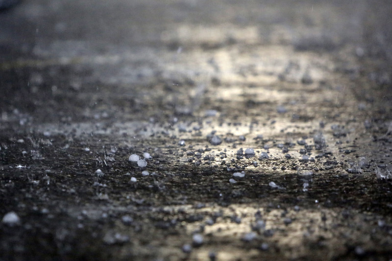 Várias cidades foram atingidas por granizo e fortes ventos na noite de segunda-feira