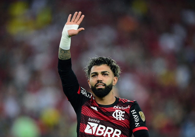 Gabriel Barbosa foi acusado de agressão pelo chute dado no volante Fernandinho 