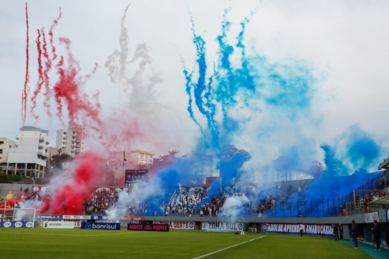 A dois jogos do acesso, Caxias conta com o apoio da sua torcida que vem lotando o Centenário

