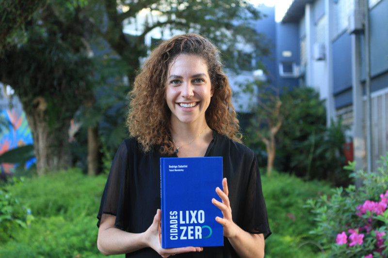 Desafio das cidades é fazer os resíduos voltarem para as cadeias produtivas, explica Tainá