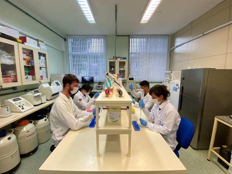 Laboratórios de Biotecnologia são usados em programas da universidade