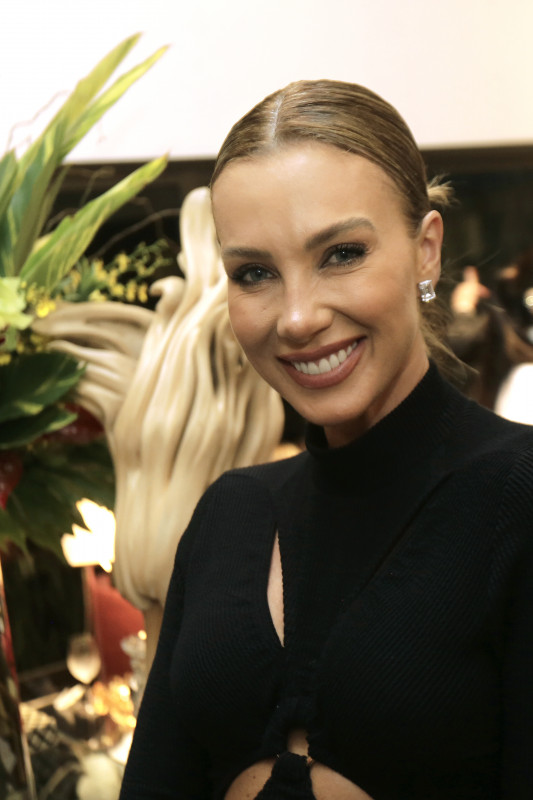 T&Acirc;NIA MEINERZ/JC