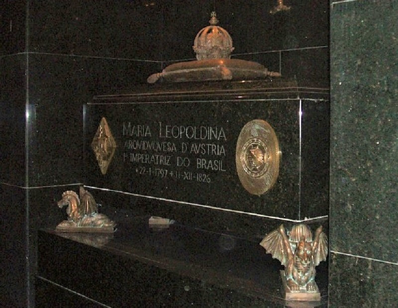 {'nm_midia_inter_thumb1':'https://www.jornaldocomercio.com/_midias/jpg/2022/08/22/206x137/1_tumulo_de_leopoldina-9733196.jpg', 'id_midia_tipo':'2', 'id_tetag_galer':'', 'id_midia':'6303fda12197c', 'cd_midia':9733196, 'ds_midia_link': 'https://www.jornaldocomercio.com/_midias/jpg/2022/08/22/tumulo_de_leopoldina-9733196.jpg', 'ds_midia': 'Túmulo da imperatriz Leopoldina', 'ds_midia_credi': 'Wikipedia/Reprodução/JC', 'ds_midia_titlo': 'Túmulo da imperatriz Leopoldina', 'cd_tetag': '1', 'cd_midia_w': '800', 'cd_midia_h': '619', 'align': 'Left'}