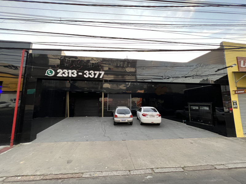 Ponto na avenida Azenha com a fachada na cor preta deve reabrir até o fim de setembro 