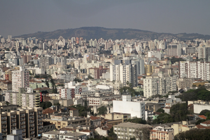 Em volume de crédito concedido, a variação anual em Porto Alegre foi ainda maior, chegando a 124%
