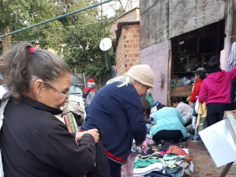 Resíduos recicláveis viram moeda de troca por roupas, calçados e até eletrodomésticos
