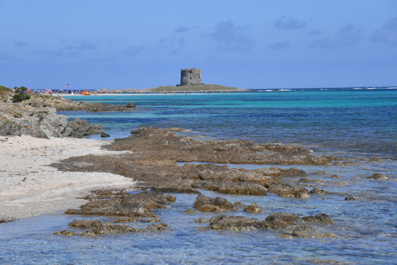 Praias de água azul-turquesa atraem milhares de turistas no verão, mas quando calor vai embora, região fica quase deserta