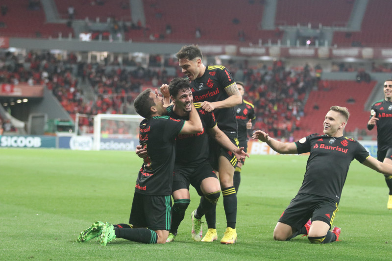 o meio-campista Johnny fez grande partida e marcou dois gols contra o Juventude