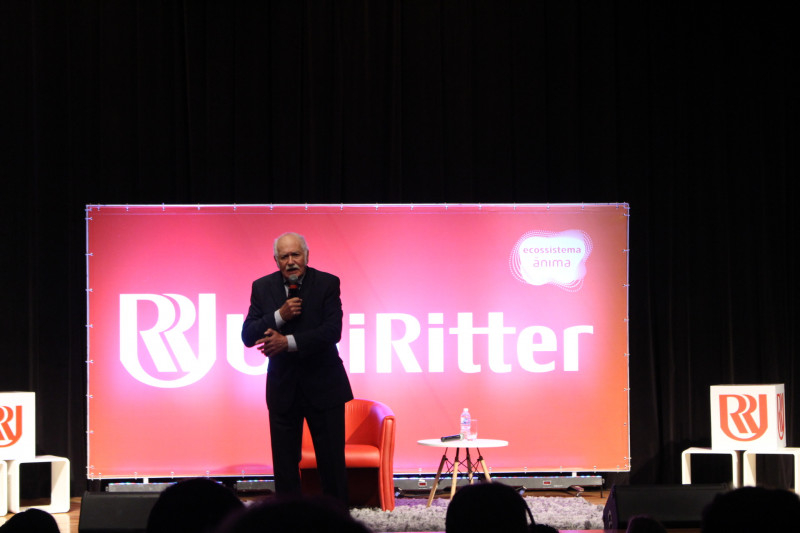 O economista britânico Benny Dembitzer está no Brasil para ciclo de palestras