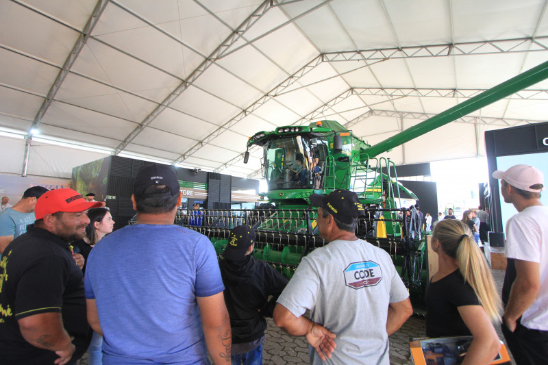 Instituições financeiras esperam demanda por máquinas agrícolas durante a feira