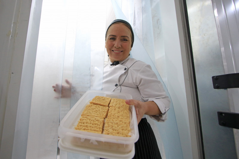 Mirella mostra a mil folhas assada e pront para ser levada aos pontos