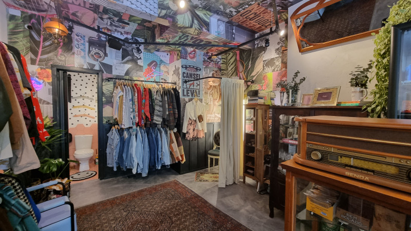 Todos os garimpos s&atilde;o feitos por Lucas, que j&aacute; viajou para a Europa em busca de pe&ccedil;as diferenciadas Foto: GIOVANNA SOMMARIVA/ESPECIAL/JC