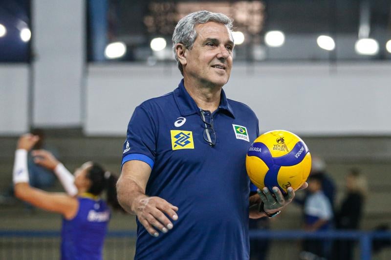 Técnico Zé Roberto Guimarães comandará a equipe feminina de vôlei pela quinta vez na carreira