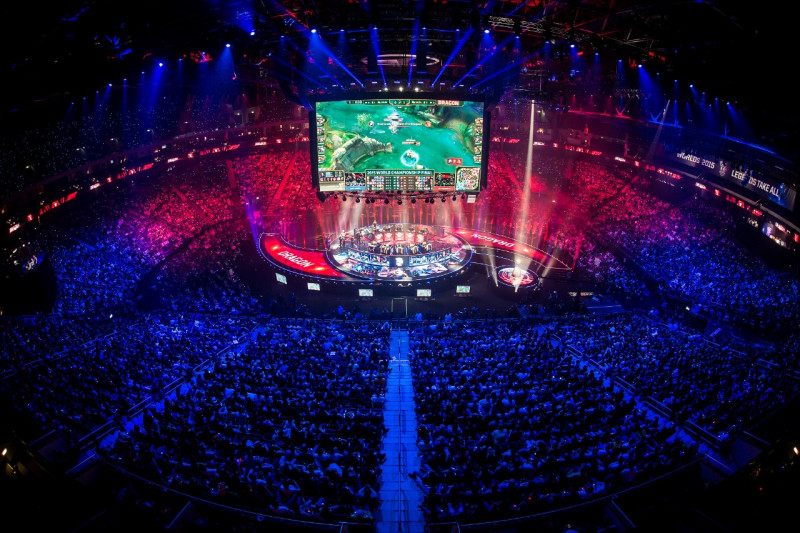 Torneios do game reúnem multidões mundo afora, como no mundial de 2015 de  realizado na Europa