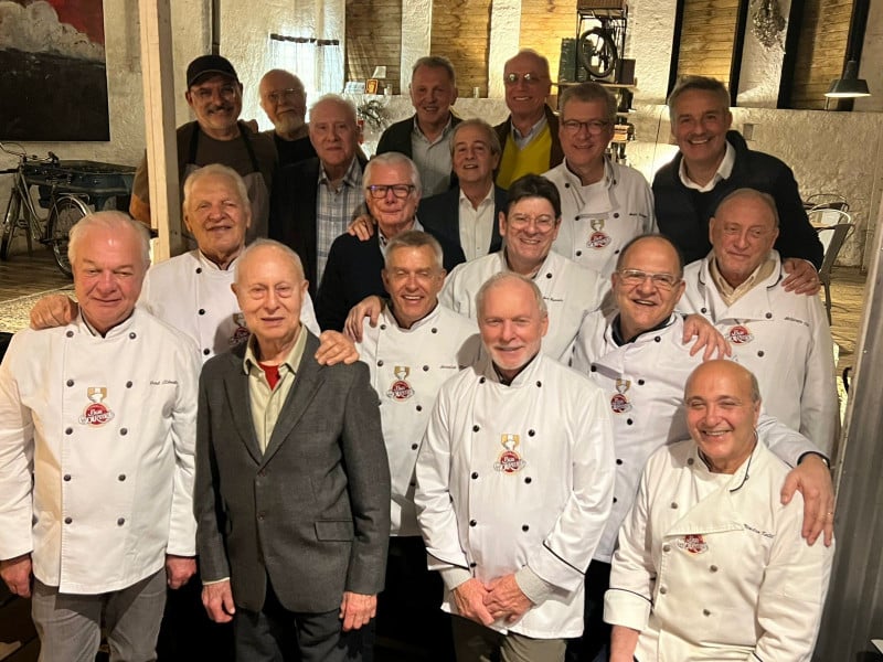 Participantes do jantar de aniversário de 46 anos da Confraria Bon Gourmet