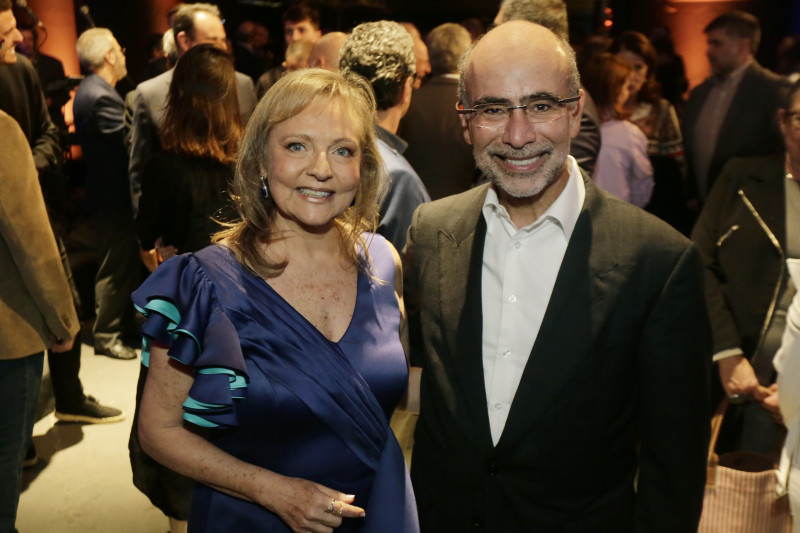 Carmen Ferrão com José Olympio Pereira, 
presidente da Fundação Bienal de São Paulo