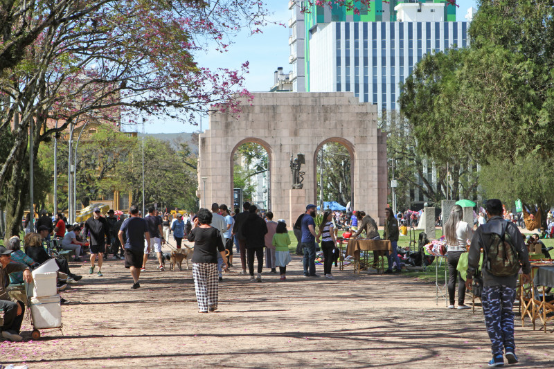 {'nm_midia_inter_thumb1':'https://www.jornaldocomercio.com/_midias/jpg/2022/09/18/206x137/1_ap_180922___redencao__16_-9767664.jpg', 'id_midia_tipo':'2', 'id_tetag_galer':'', 'id_midia':'632726f0099c0', 'cd_midia':9767664, 'ds_midia_link': 'https://www.jornaldocomercio.com/_midias/jpg/2022/09/18/ap_180922___redencao__16_-9767664.jpg', 'ds_midia': 'fotos da Redenção - Parque Farroupilha para matéria de seu aniversário ', 'ds_midia_credi': 'ANDRESSA PUFAL/JC', 'ds_midia_titlo': 'fotos da Redenção - Parque Farroupilha para matéria de seu aniversário ', 'cd_tetag': '1', 'cd_midia_w': '800', 'cd_midia_h': '533', 'align': 'Left'}