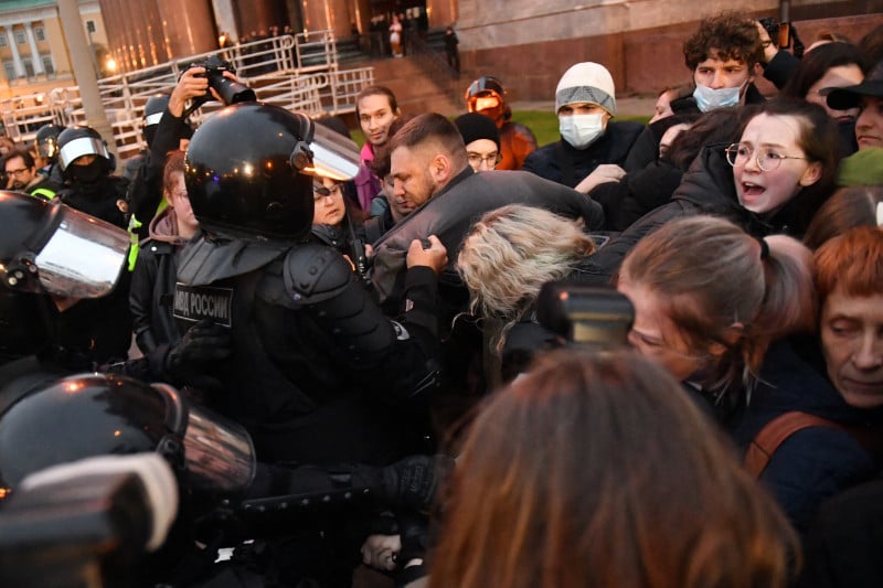 Polícia deteve ao menos 1.176 pessoas durante protestos na Rússia