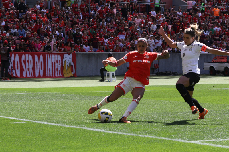 Duelo entre as Gurias Coloradas e as Bravas ter&aacute; nova quebra de recorde de p&uacute;blico na Arena Itaquera
