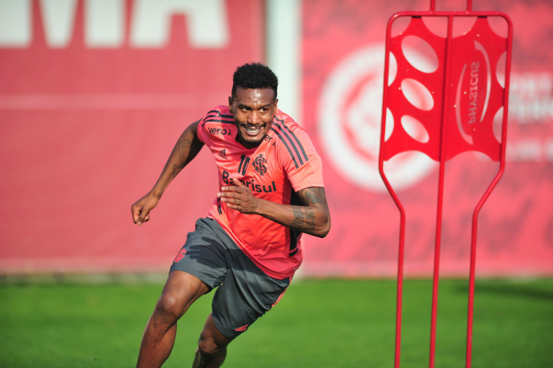 Há cinco temporadas no Beira-Rio, o ciclo de Edenílson parece estar chegando ao fim