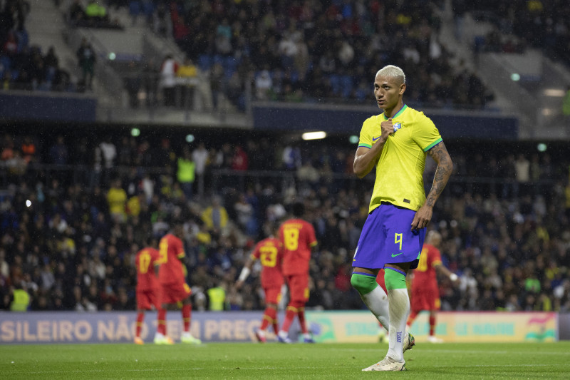 Richarlison marcou duas vezes e foi um dos principais destaques brasileiros no amistoso, em Le Havre
