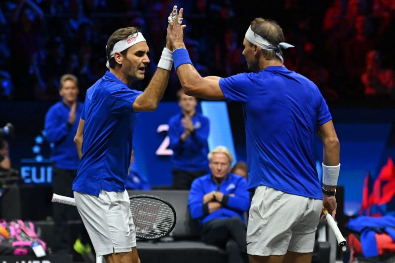 Roger Federer encerrou a carreira vitoriosa ao lado do amigo e maior rival em quadra, Rafael Nadal 