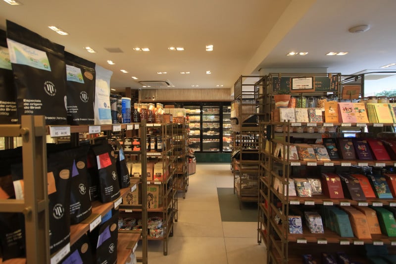 A maioria das marcas presentes no neg&oacute;cio s&atilde;o nacionais  Foto: LUIZA PRADO/JC