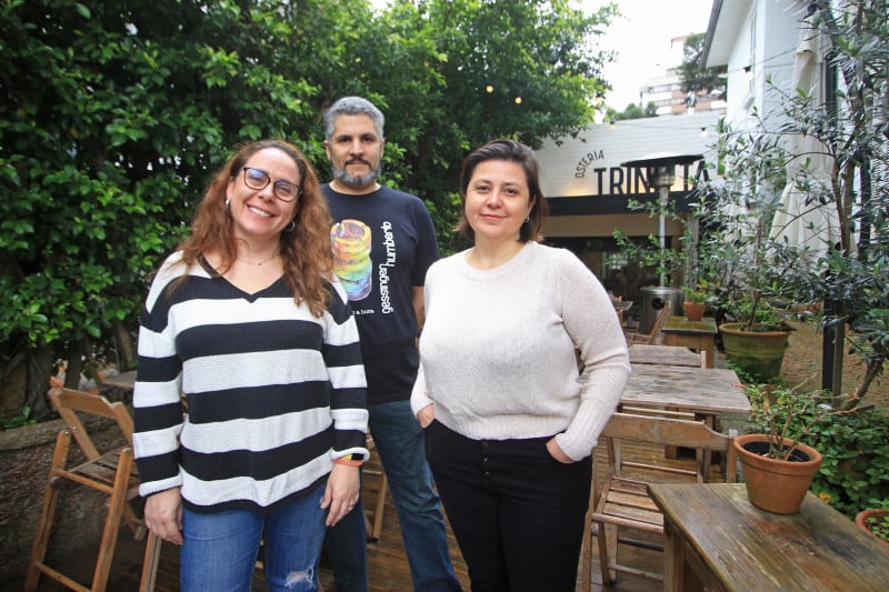 Karin Santos, Rodrigo Motta e Melissa Schoroeder criaram a Osteria Trinittá como alternativa a pandemia Foto: LUIZA PRADO/JC