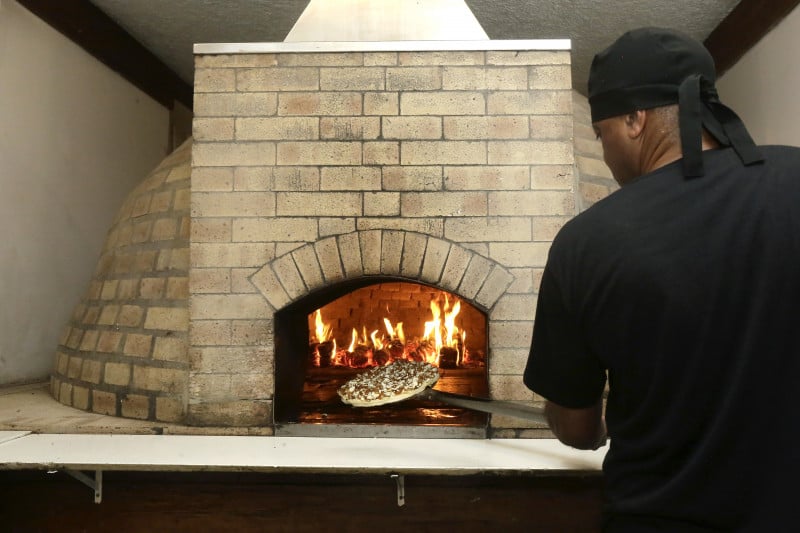 A pizzaria opera com rodízio de pizzas, massas e calzones   Foto: TÂNIA MEINERZ/JC