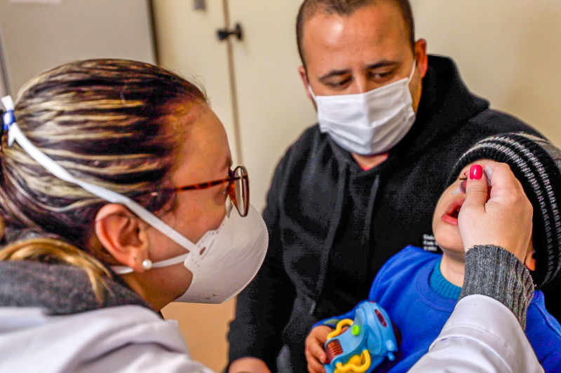 Três unidades móveis estacionadas nos bairros Cidade Baixa, Navegantes e Lomba do Pinheiro ofertam vacinas