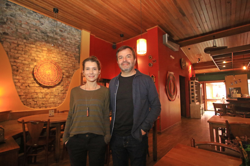 Aline e Eduardo s&atilde;o os nomes por tr&aacute;s do neg&oacute;cio Foto: LUIZA PRADO/JC