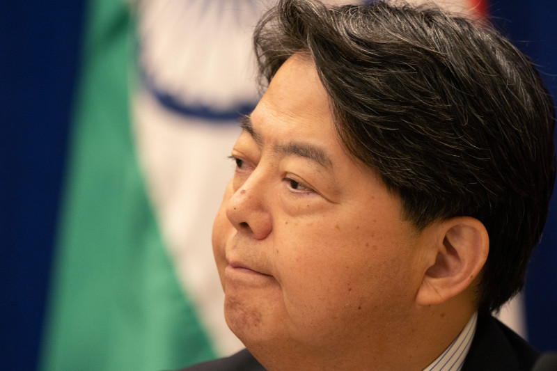 Ministro das Relações Exteriores do Japão, Yoshimasa Hayashi, diz que diplomata foi vendado e levado para interrogatório