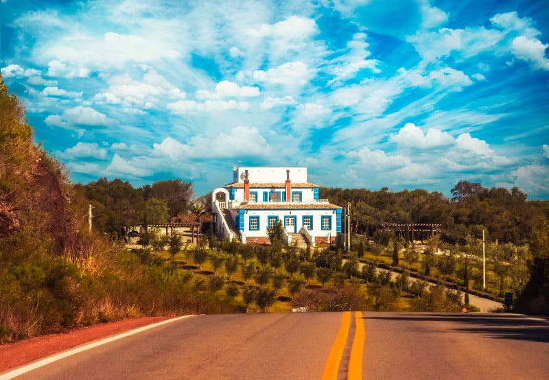 Casar&atilde;o da Vila do Segredo tem fachada com estilo colonial portugu&ecirc;s 