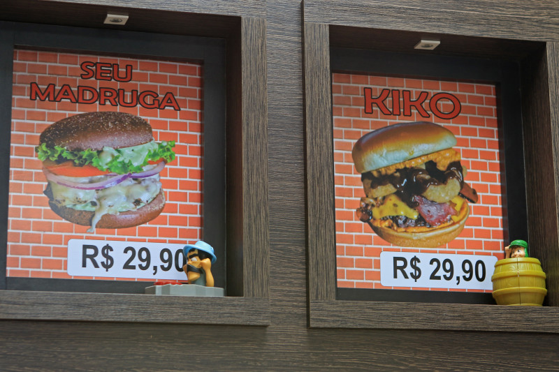 Os hambúrgueres da operação levam nomes dos personagens da série. O Kiko é o mais pedido pelos clientes Foto: LUIZA PRADO/JC