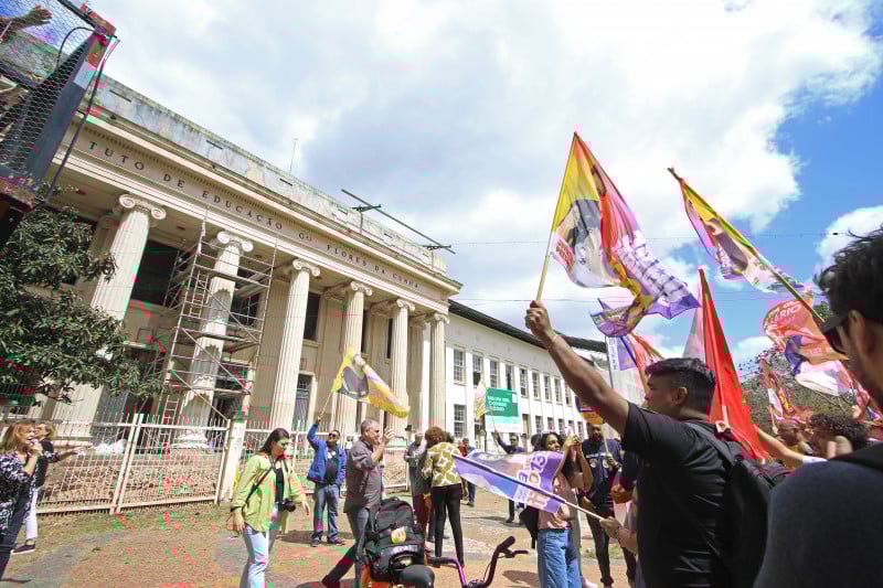 Comunidade escolar afirmou que não vai permitir o fechamento do Instituto de Educação
