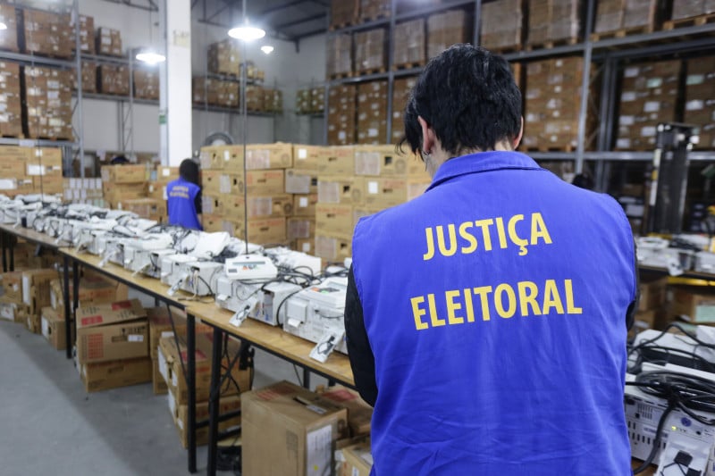 TSE substituirá urnas eletrônicas danificadas no Rio Grande do Sul