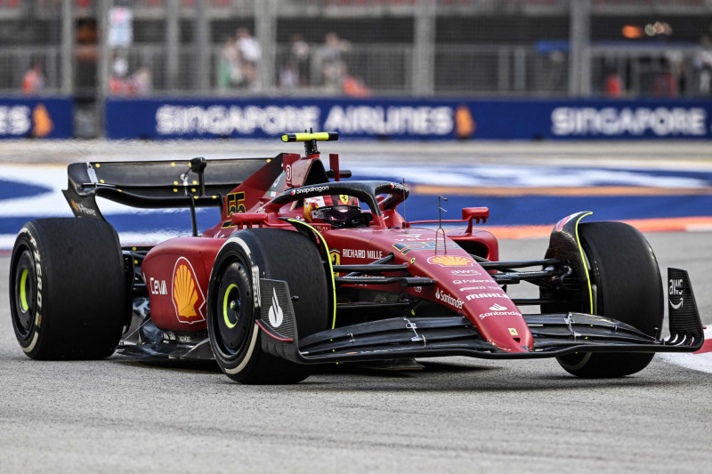 F1: Sainz é mais rápido no TL2 em Singapura com dobradinha da Ferrari