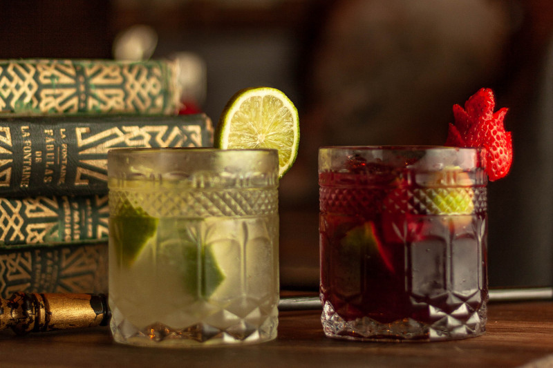 Há opções com e sem álcool, mas todas com referências da saga Foto: CALDEIRÃO FURADO/DIVULGAÇÃO/JC