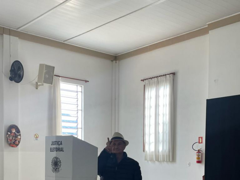 Roberto Argenta votou pela manhã no município de São João do Pelêsine