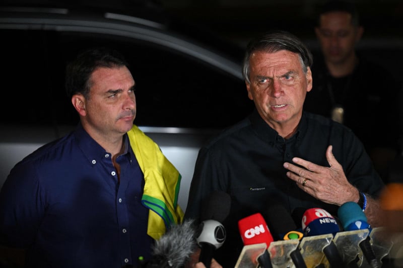 O líder do PL na Câmara, Sóstenes Cavalcante (RJ), afirmou à reportagem que Bolsonaro de fato comunicou ao filho que ele deveria concorrer ao Palácio do Planalto